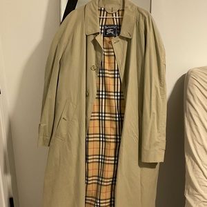 BURBERRY trench coat size L-XL